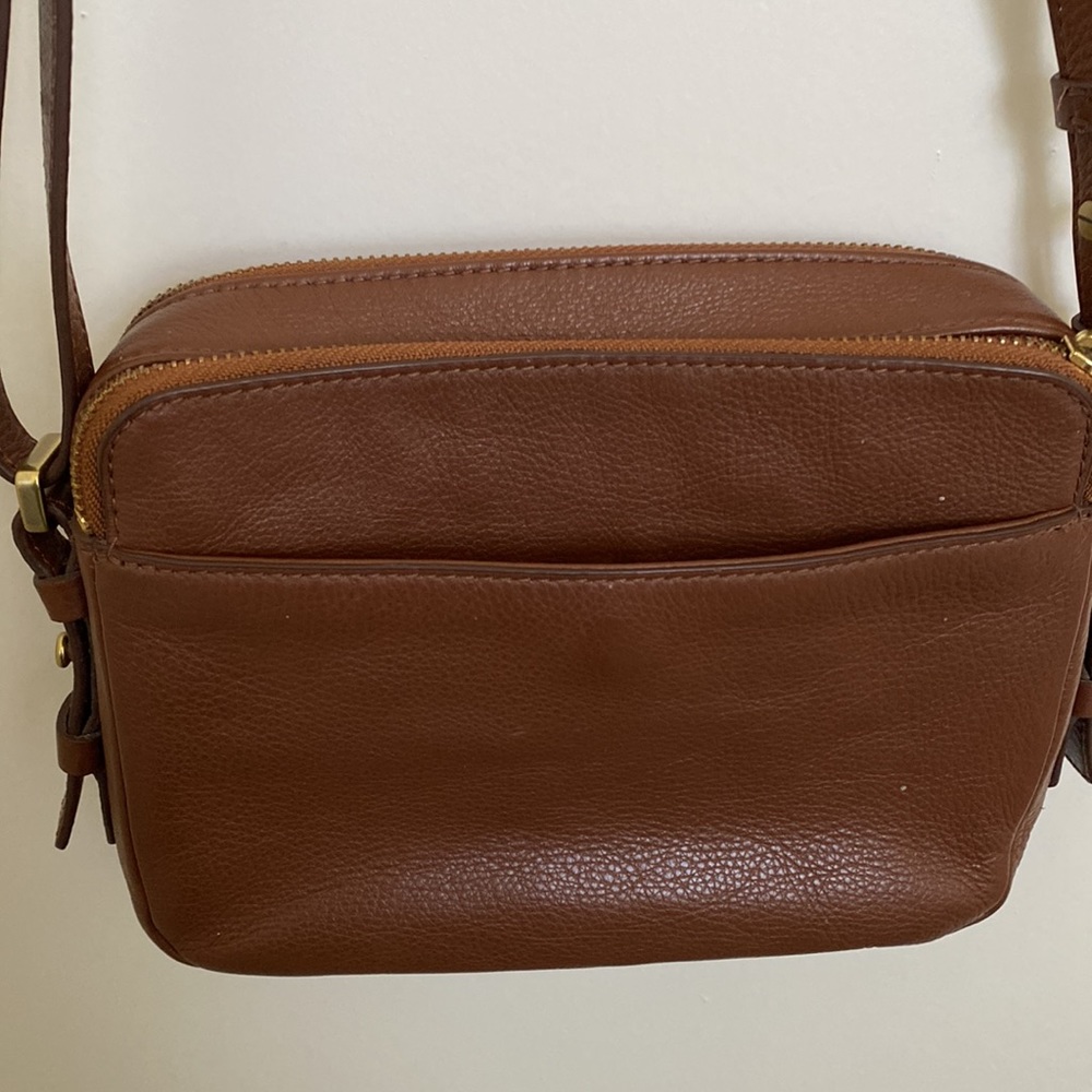 Brown leather Fossil crossbody purse - Picture 2 of 13